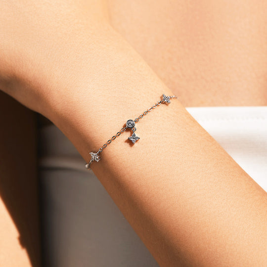 Prm9114: The Twinkling Charm Bracelet