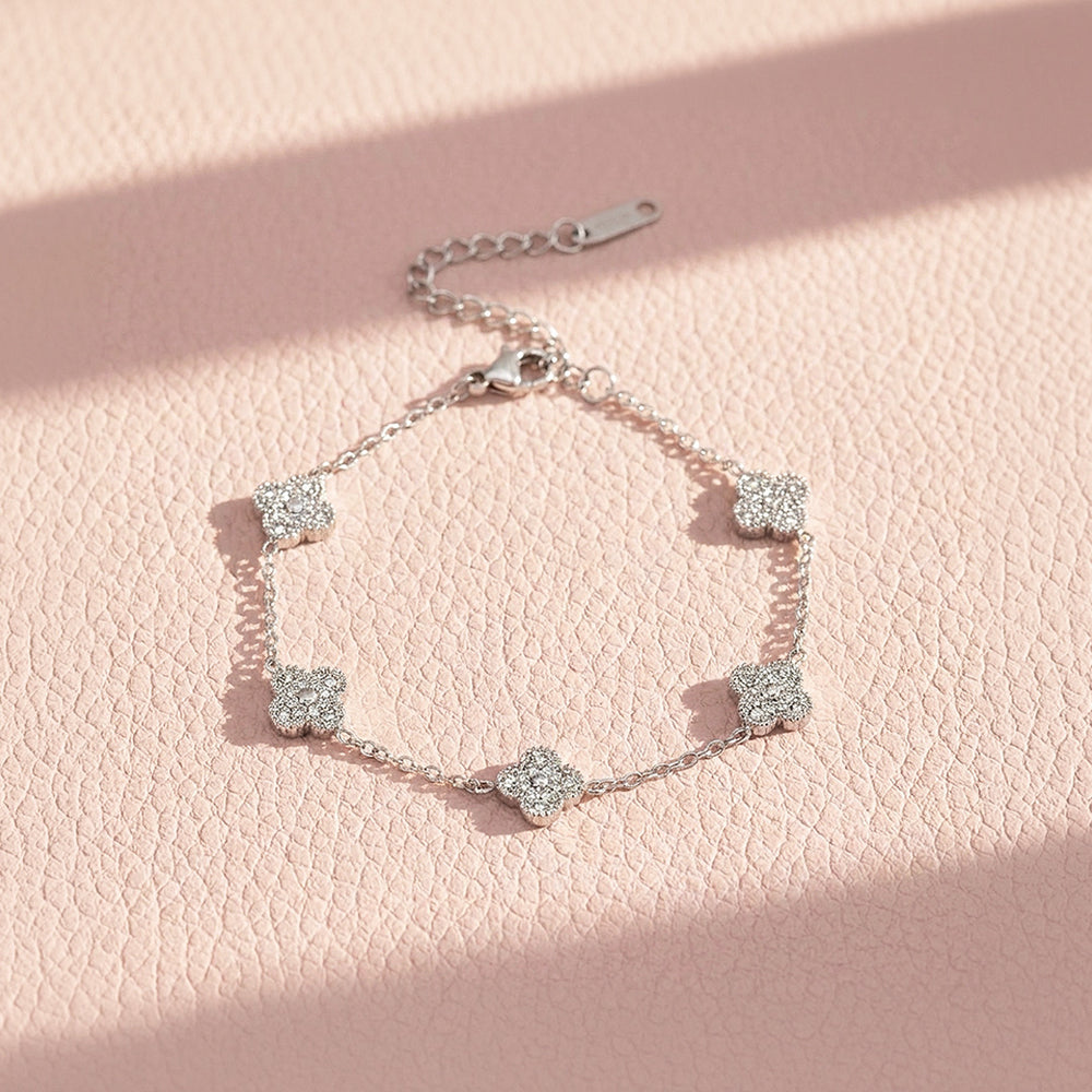 Pavé Clover Station Bracelet | Moissanite | Prm9133