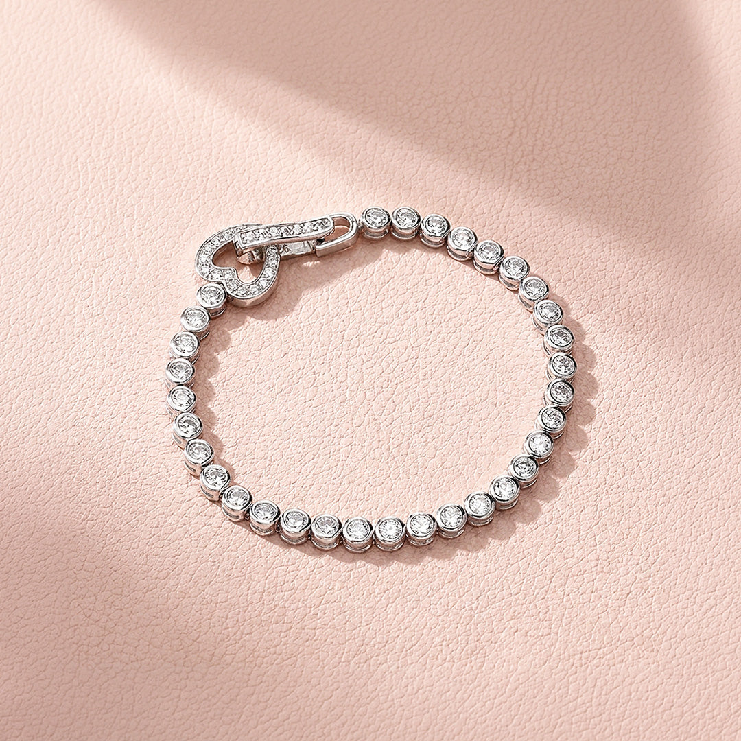 Round Bezel Heart Clasp Women Ring | Prm9172