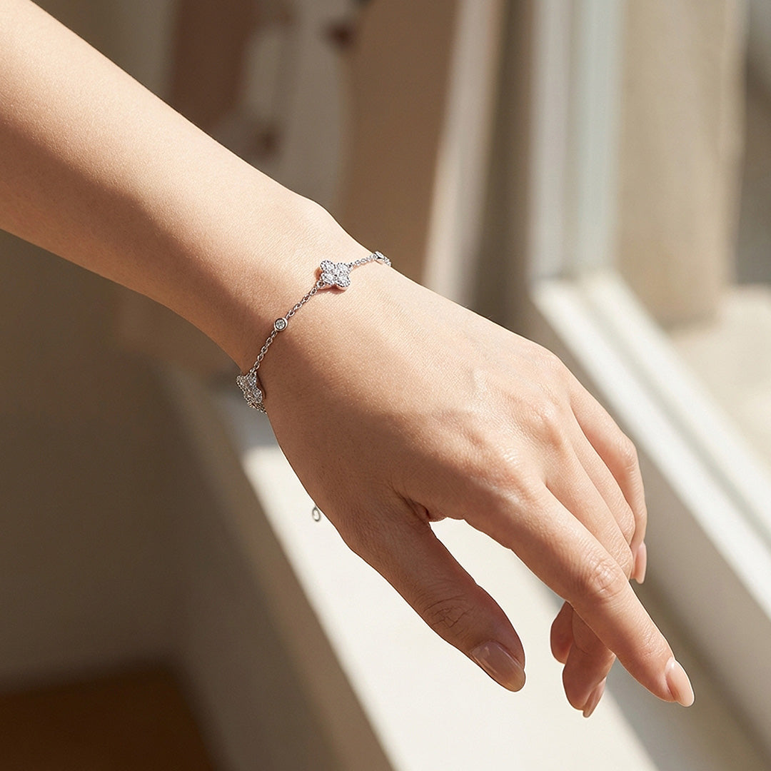 Four Leaf Clover Station Moissanite Silver Women Bracelet | Prm9190