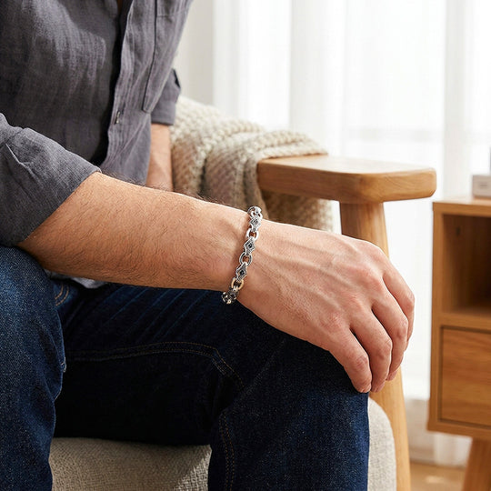 The Guardian Clasp | Men&