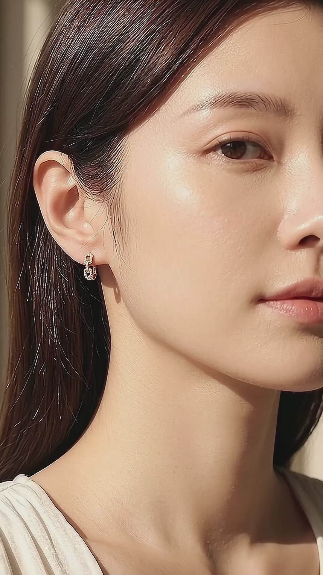 Interlocking Chain Pavé Huggie Earrings | Luxe3502