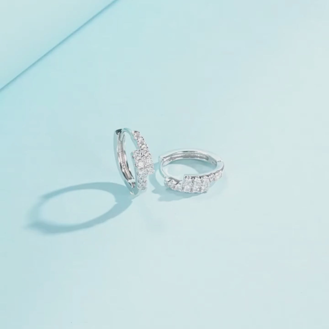 Prm8106: The Moissanite Comet Huggie Hoops
